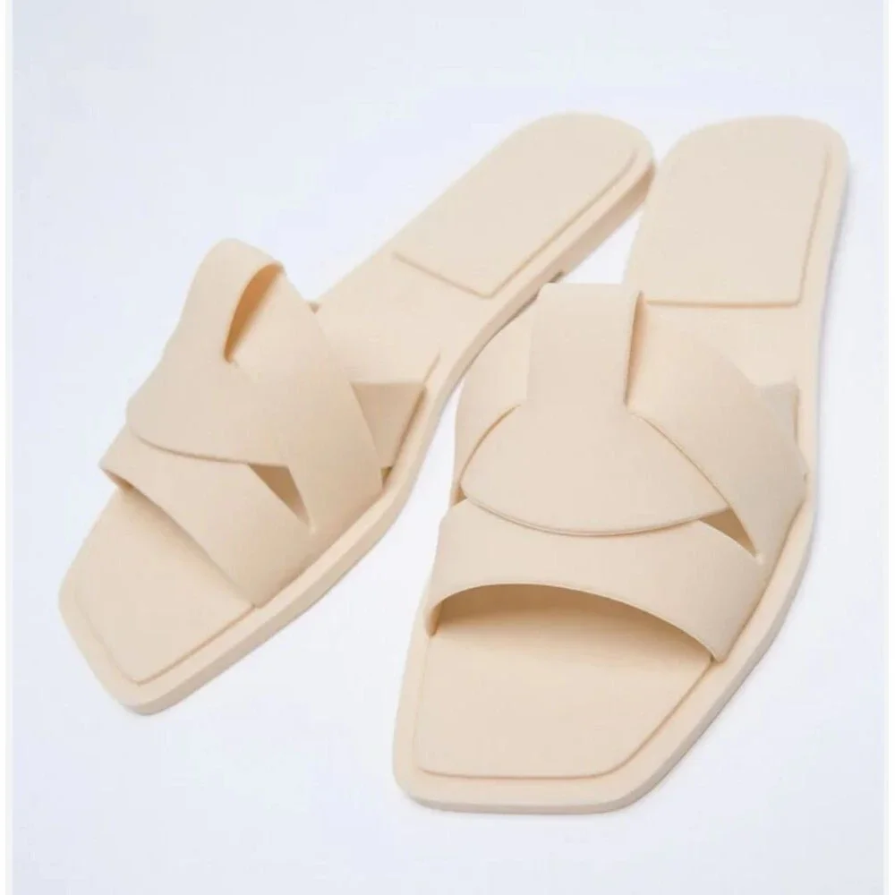 NWT Zara Women's Beige Rubberized Criss Cross Slip On Sandals Slides Flats, 6.5 - Picture 1 of 11